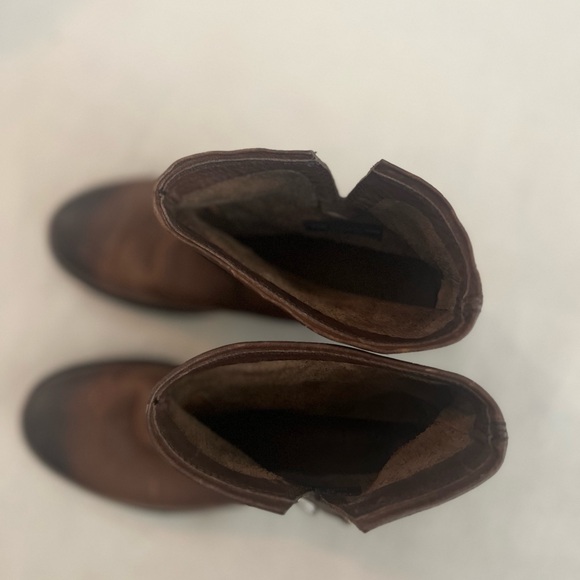Frye Veronica Short Booties | Saddle Brown Leather | Distressed | 7.5 - Picture 9 of 10